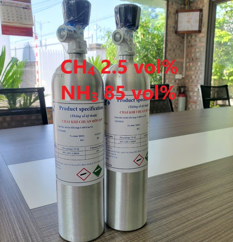 Chai khí CH4 2.5 vol % NH3 85 vol% Chai khí CH4 2.5 vol % NH3 85 vol%